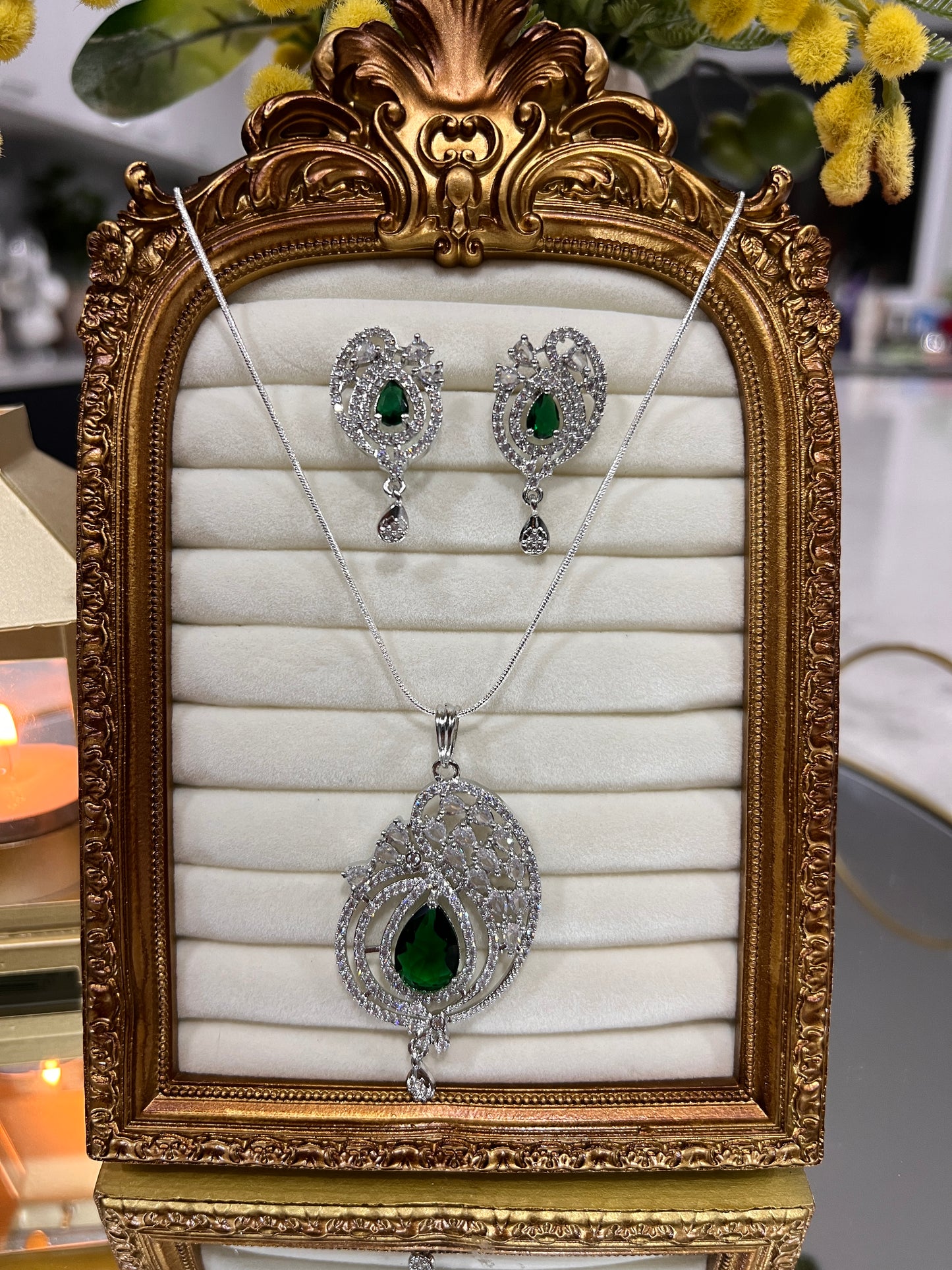 Tawisha American diamond pendant set