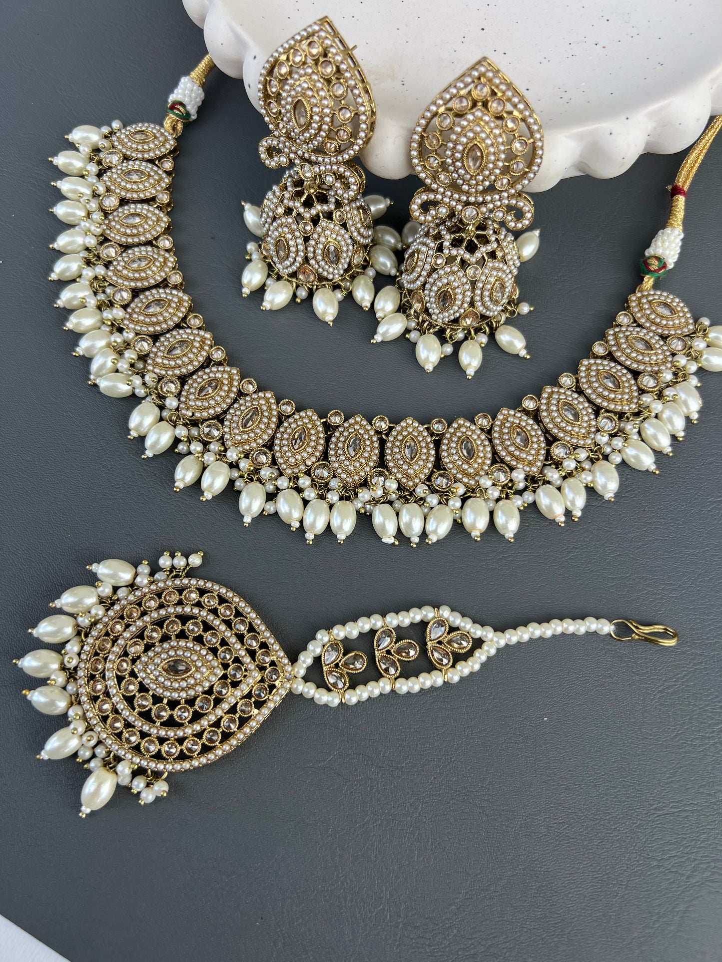 Kamya necklace set