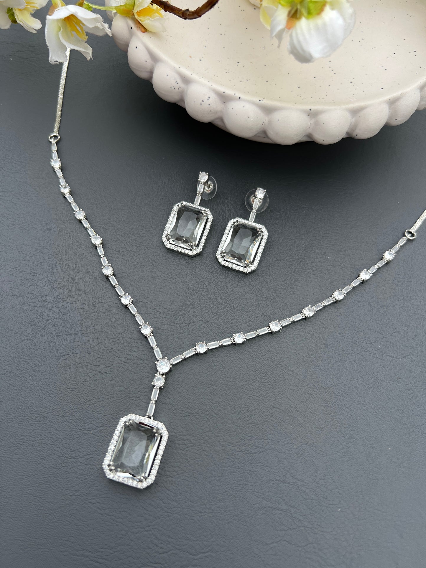 Kiana pendant necklace set