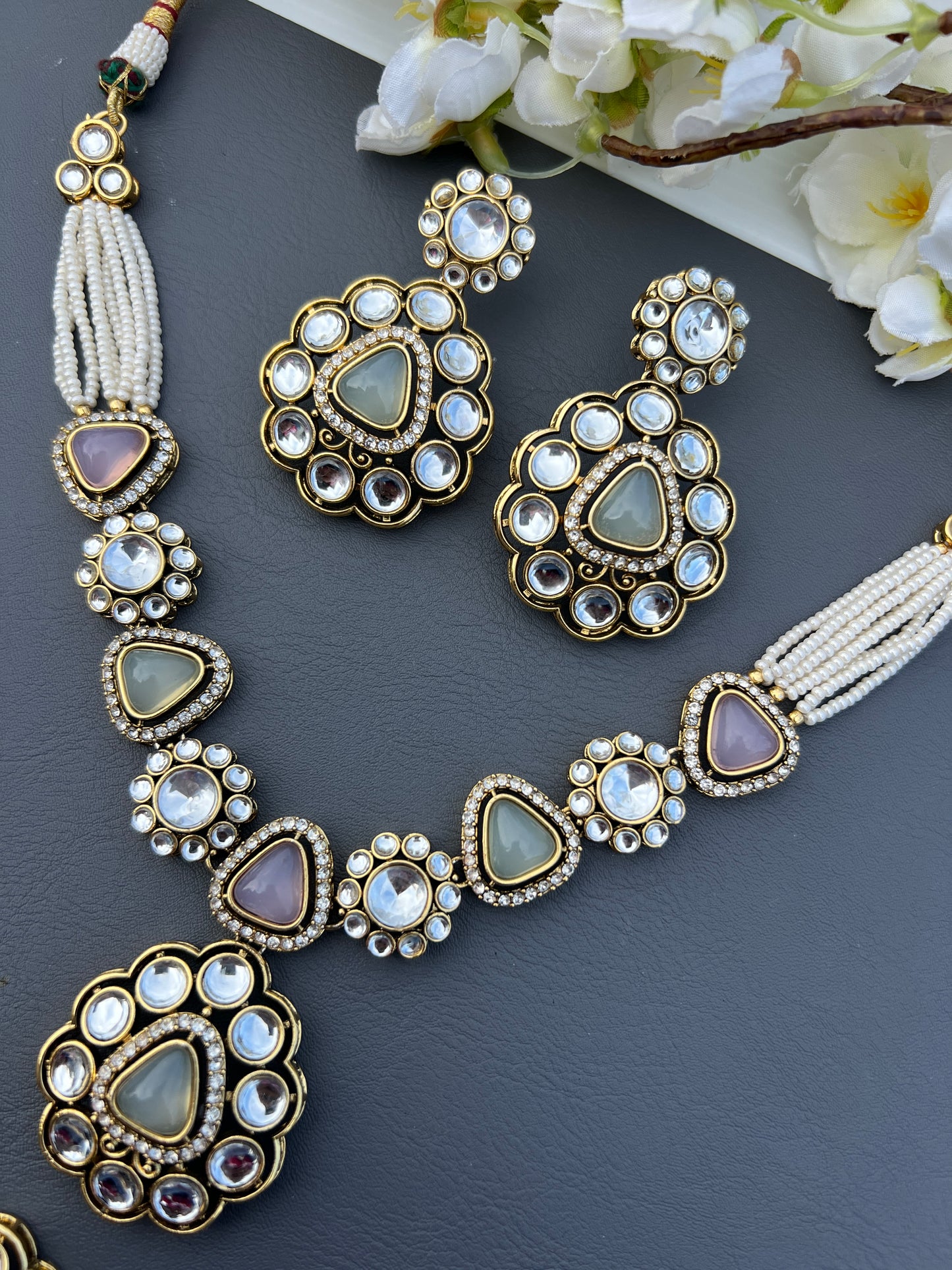 Pranita necklace set
