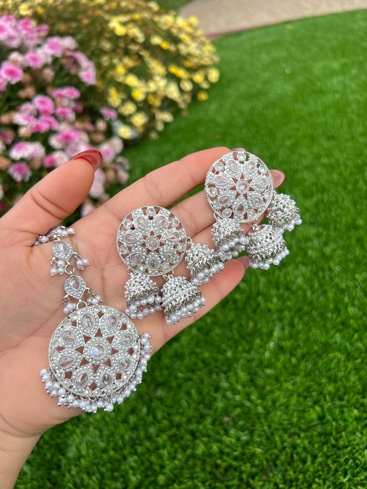 Akshita earrings & tikka