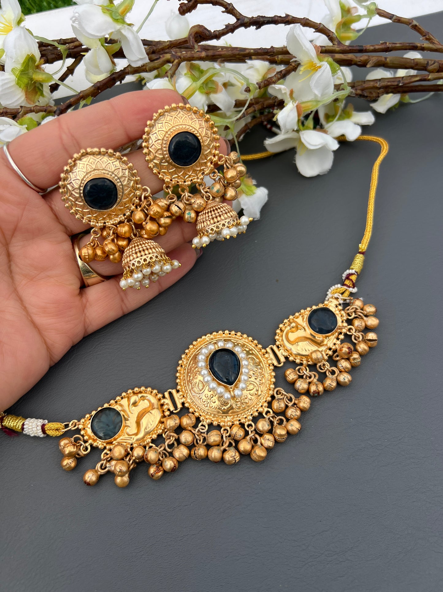 Aavya choker set