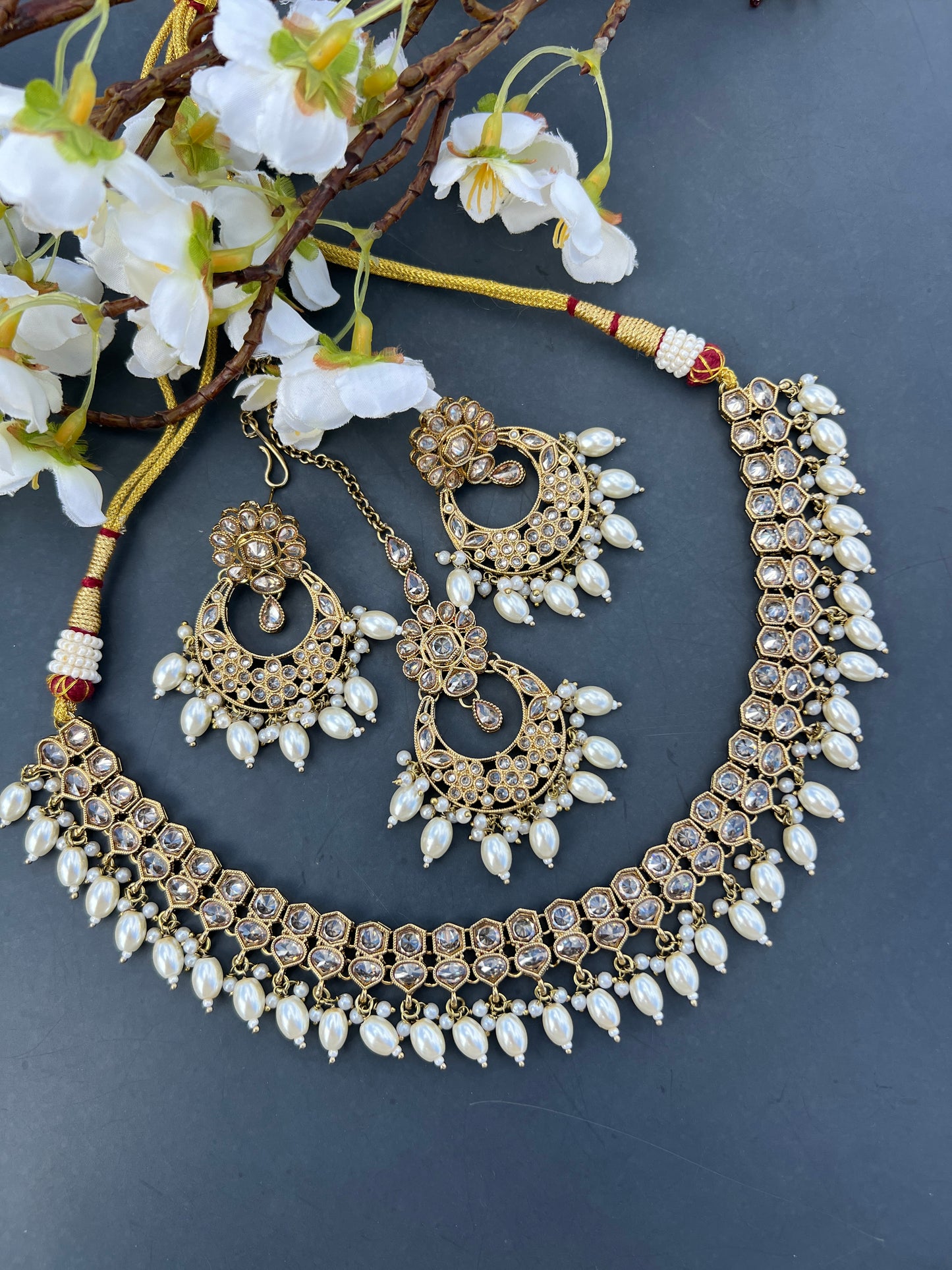 Anshika necklace set
