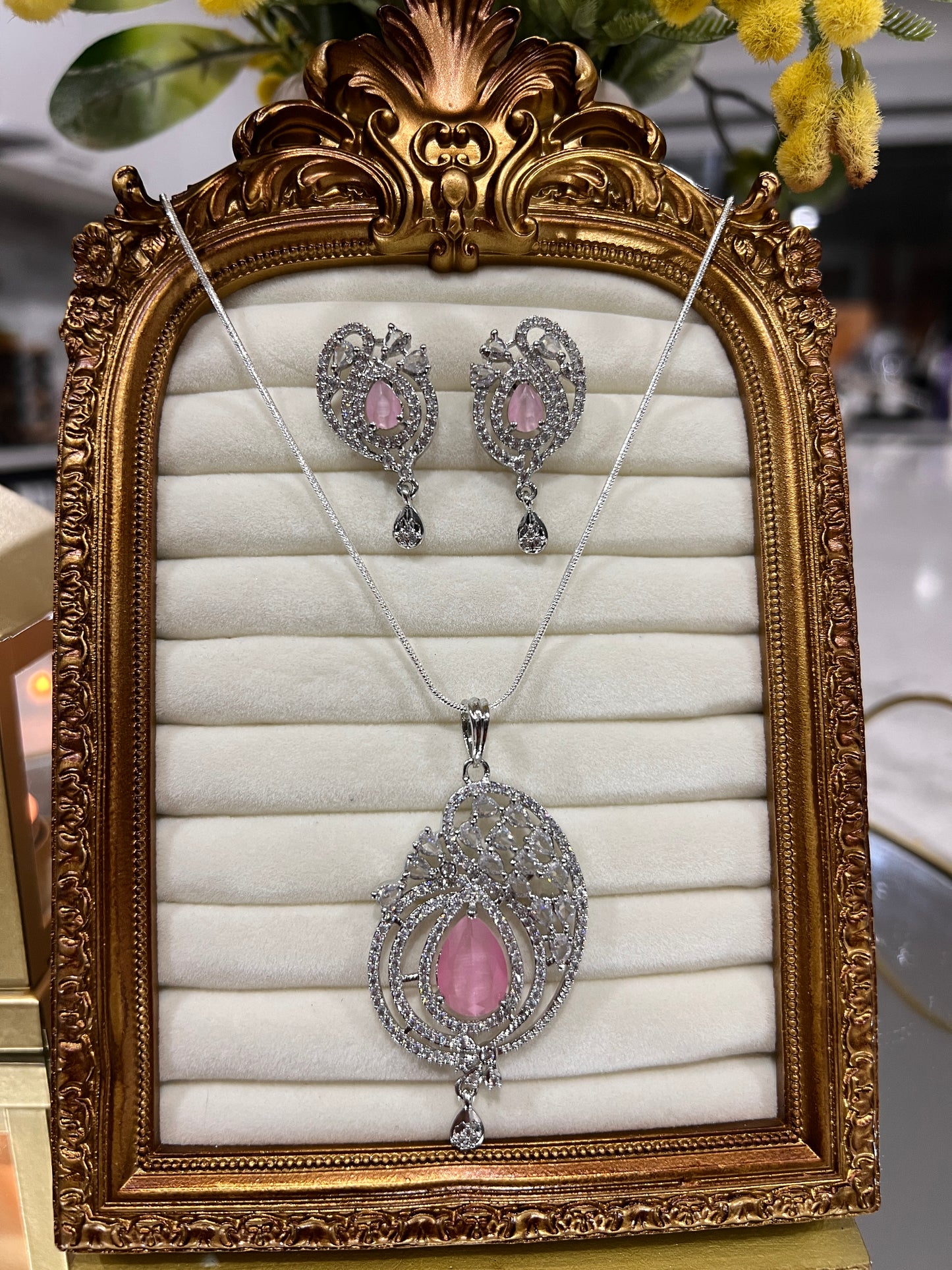 Tawisha American diamond pendant set