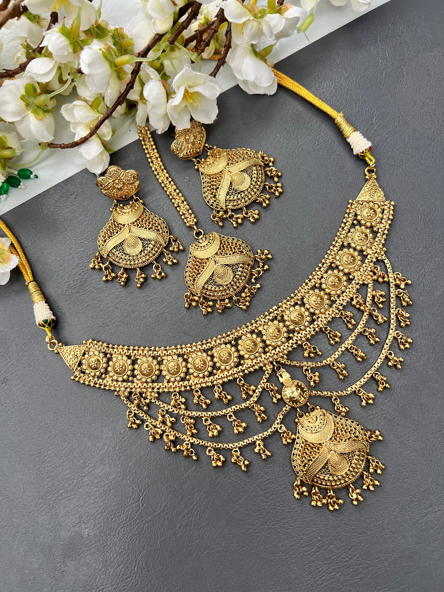 Anmol necklace set