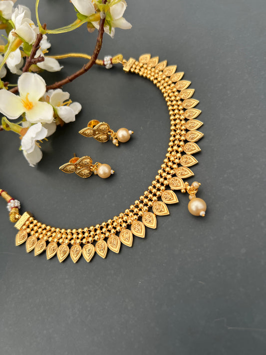 Avani necklace set