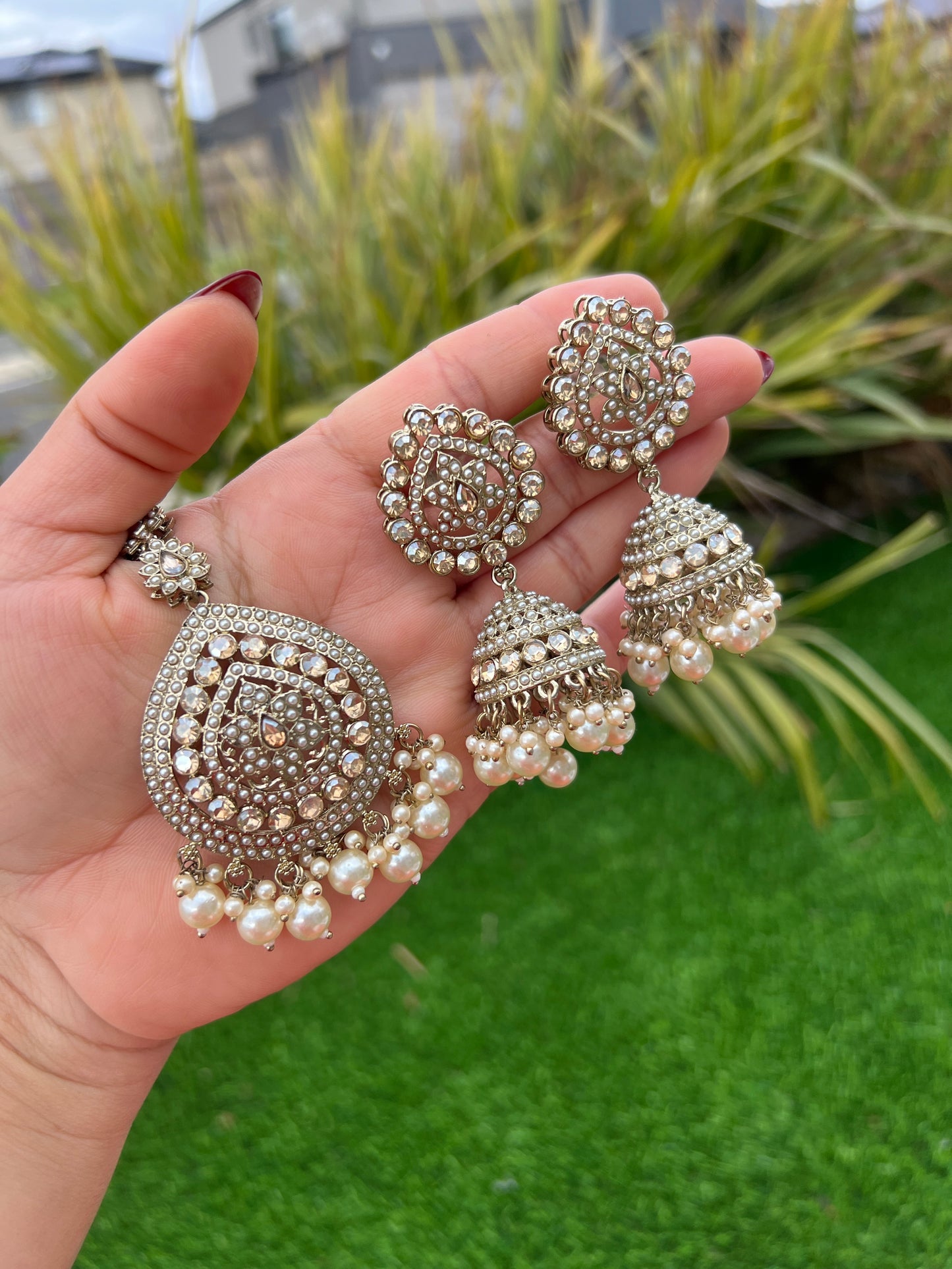 Jadau jhumki tikka set