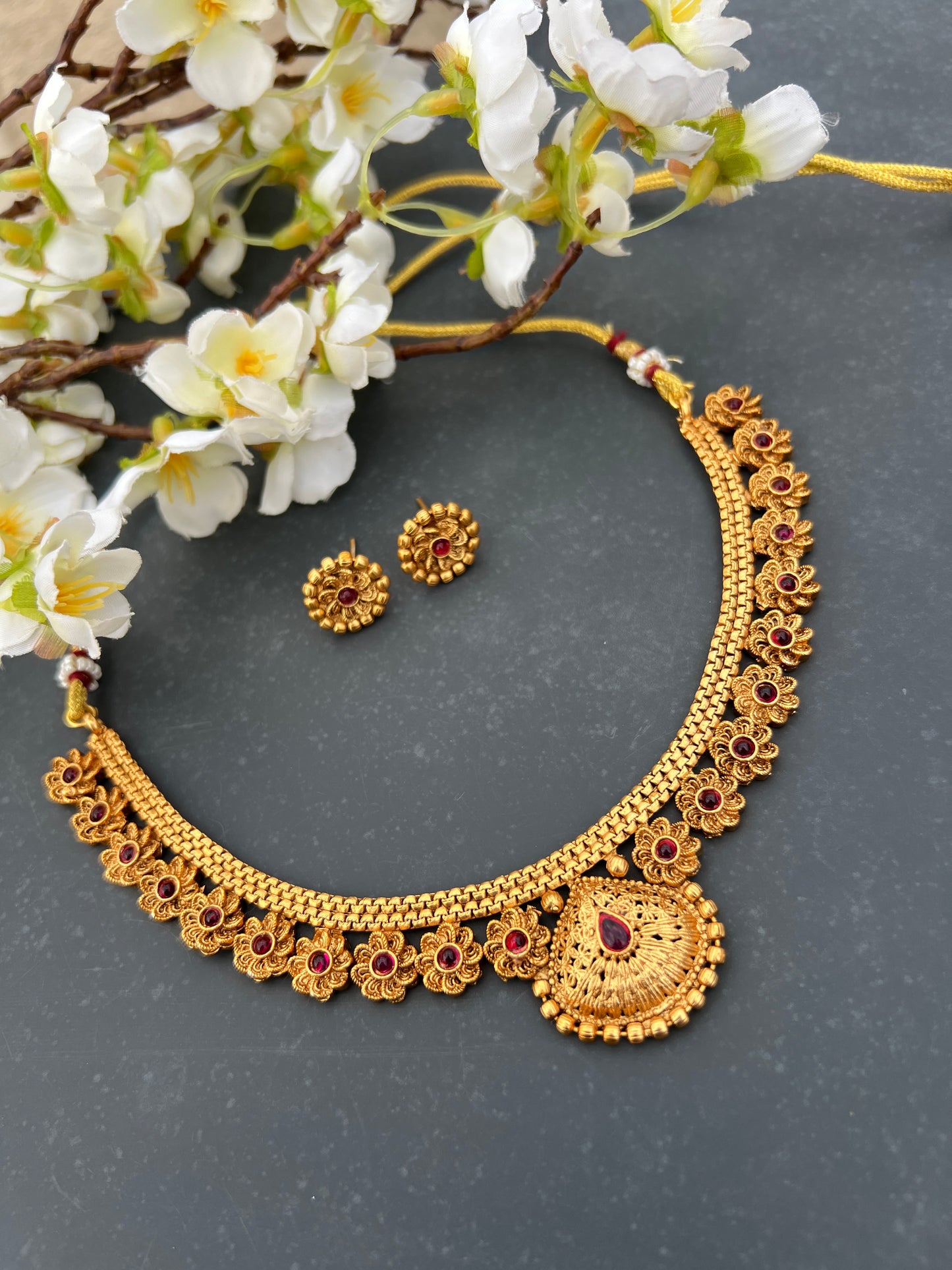 Minisha necklace set