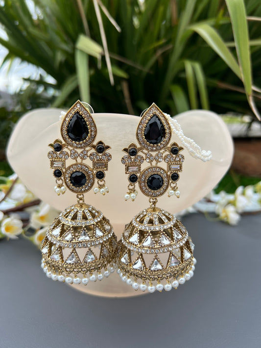 Mishti statement jhumka