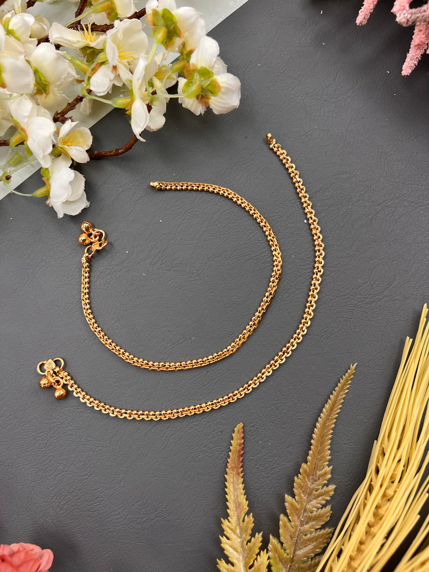 The Sleek gold plated Payal