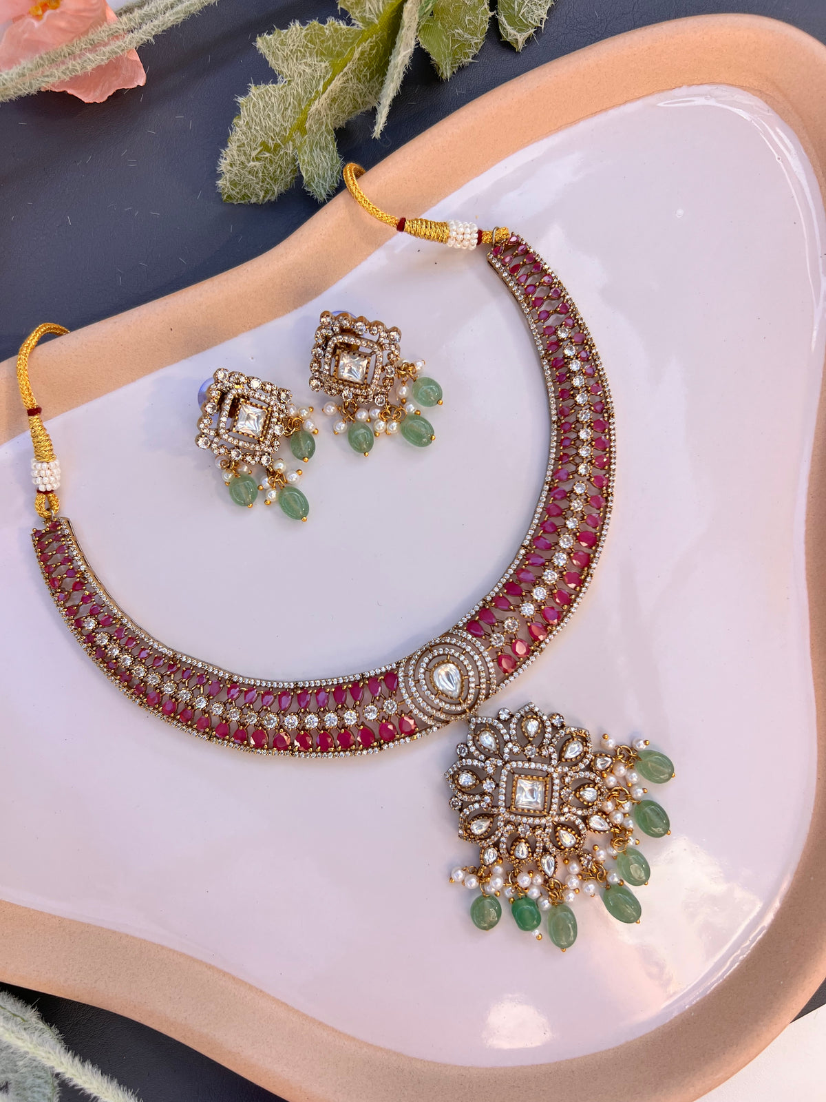 Navira Victorian necklace set