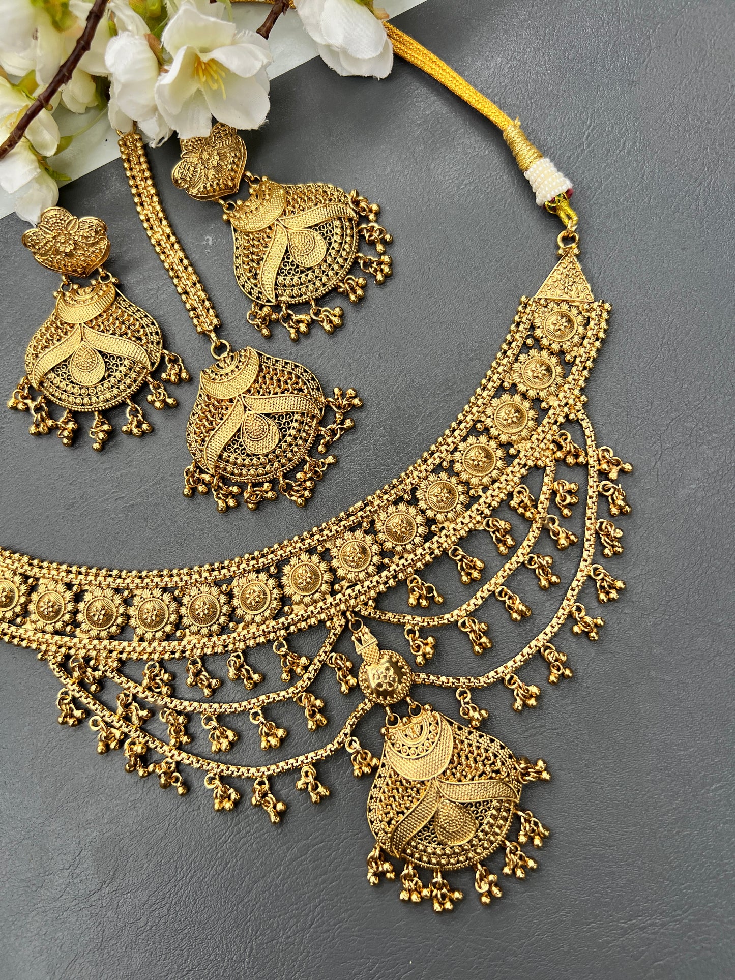 Anmol necklace set