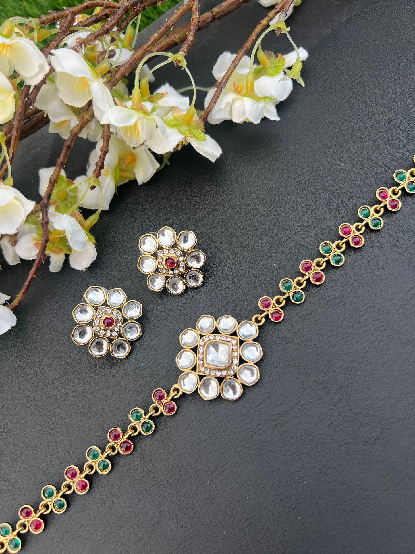 Kayra necklace/ choker