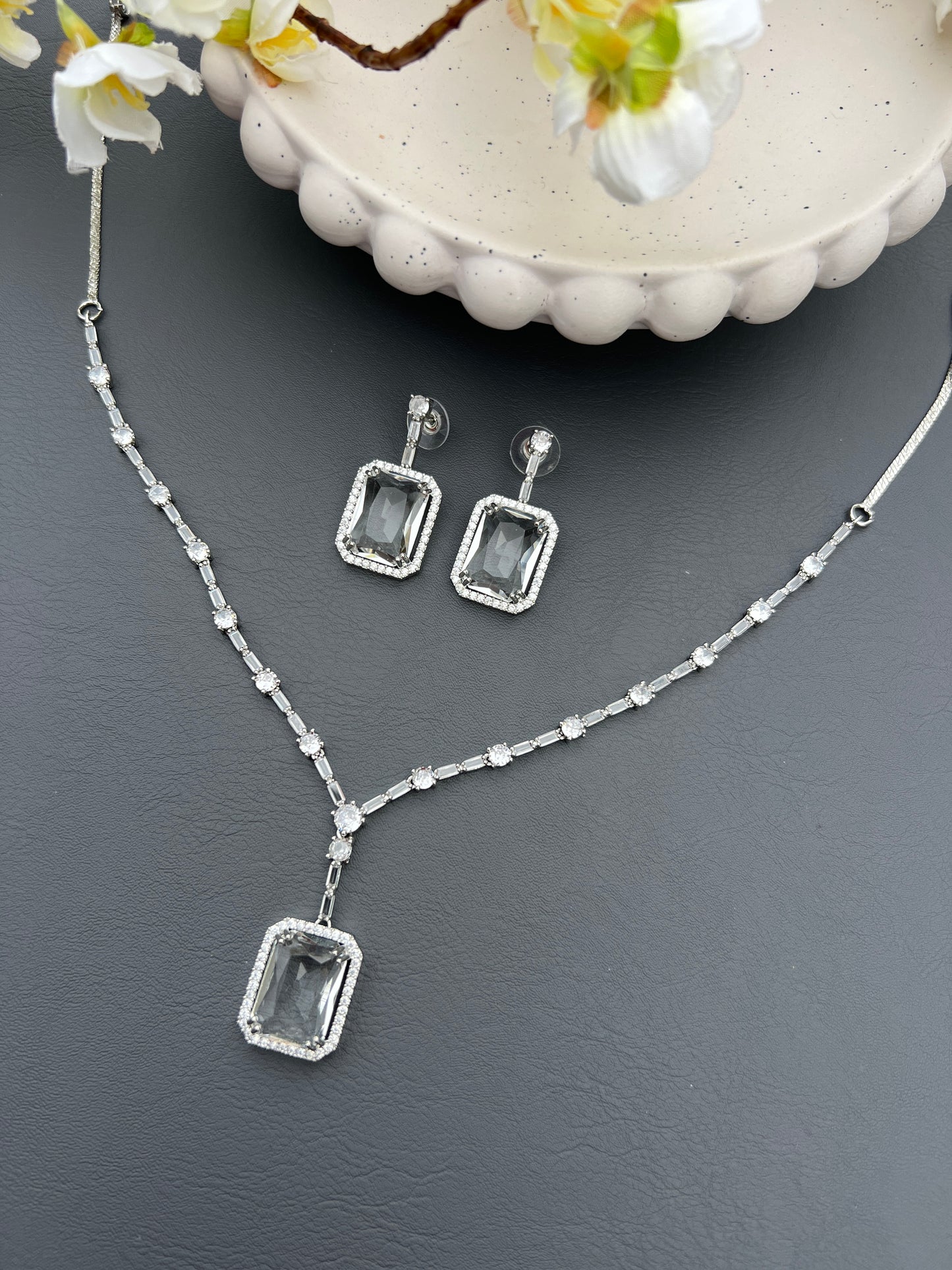 Kiana pendant necklace set
