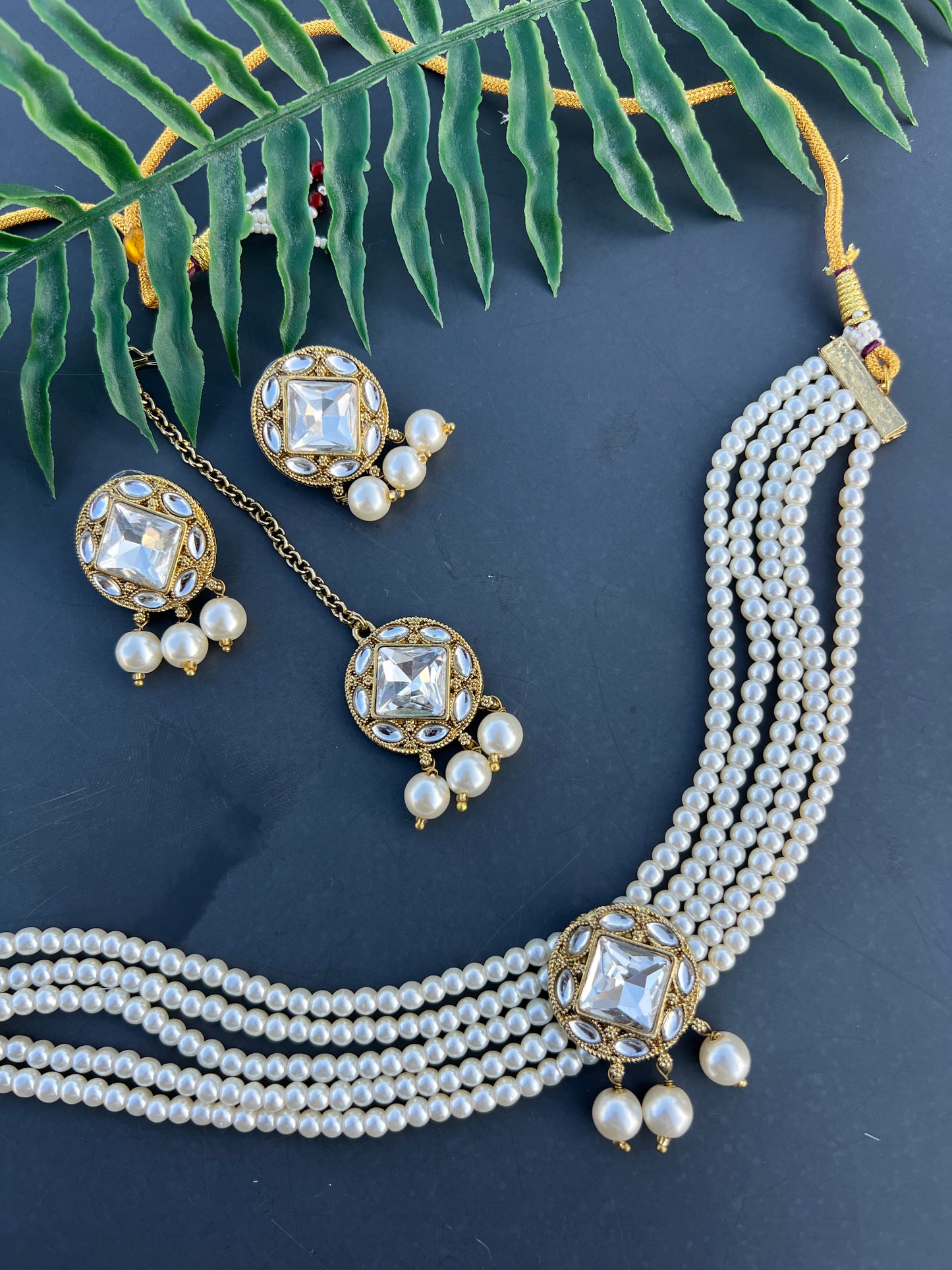 Apurva choker set