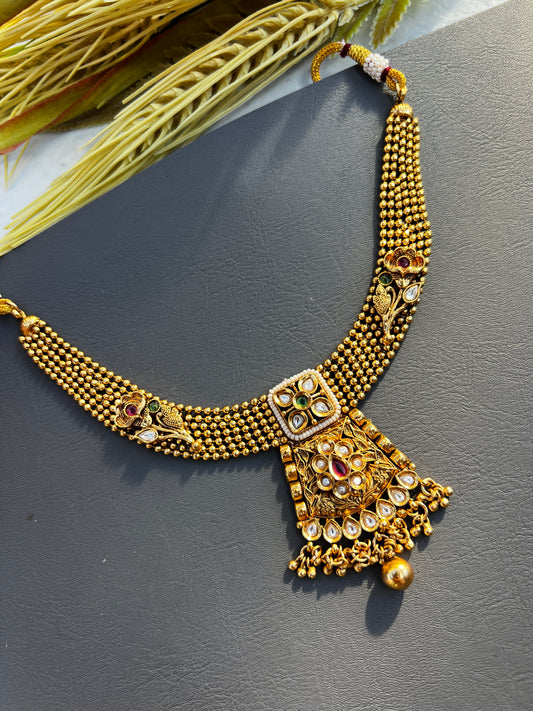 Aarun necklace set