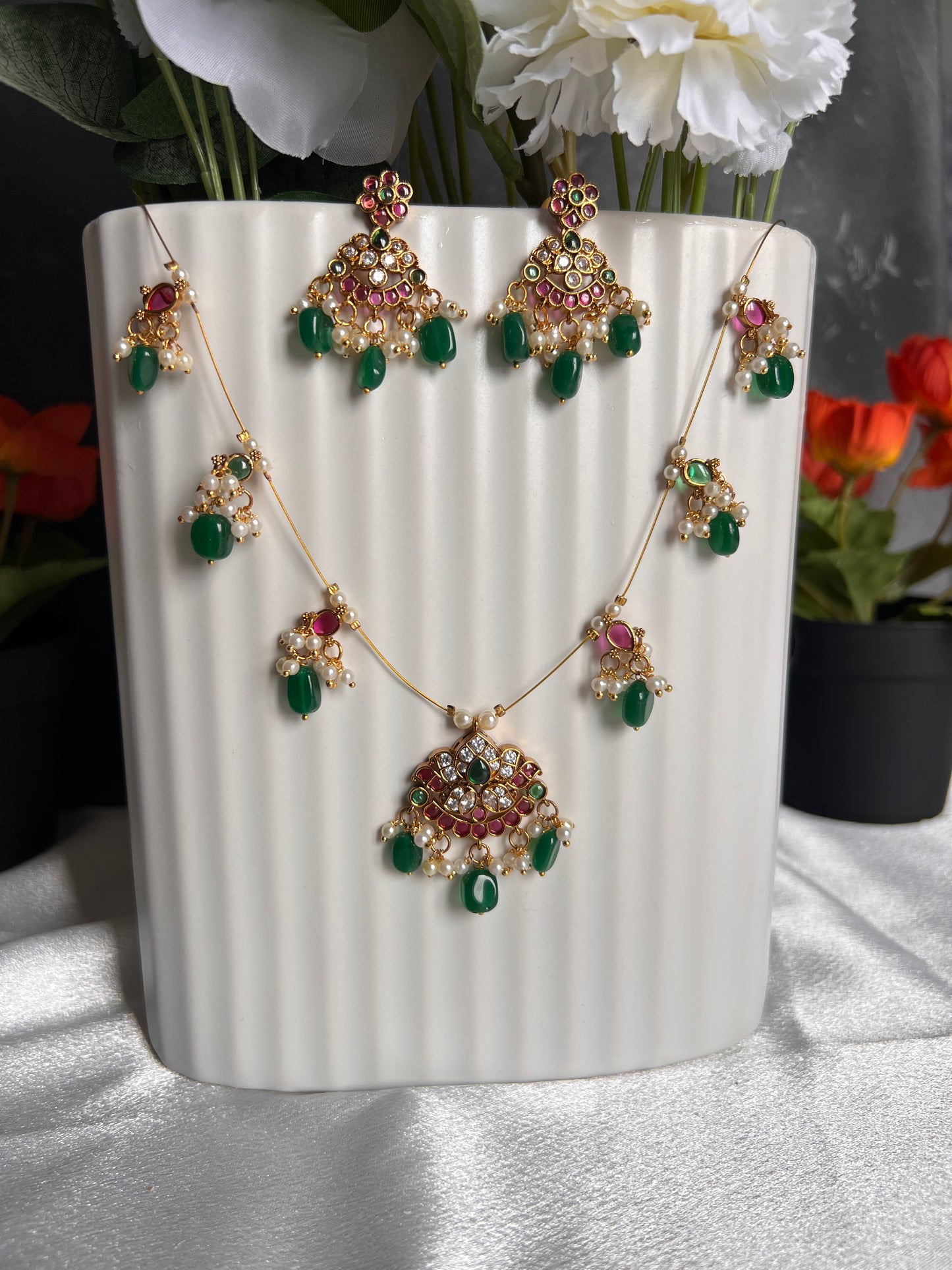 Manvi Herritage Invisible
Necklace