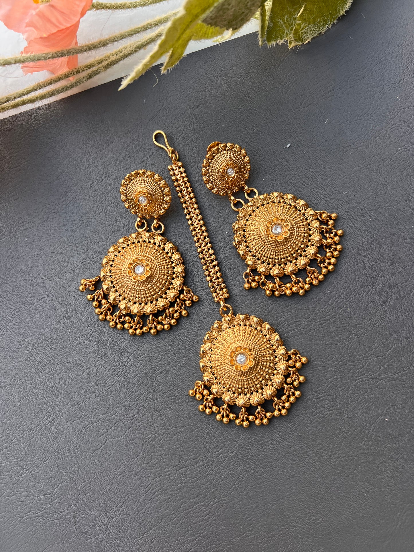 Sargi earrings tikka set