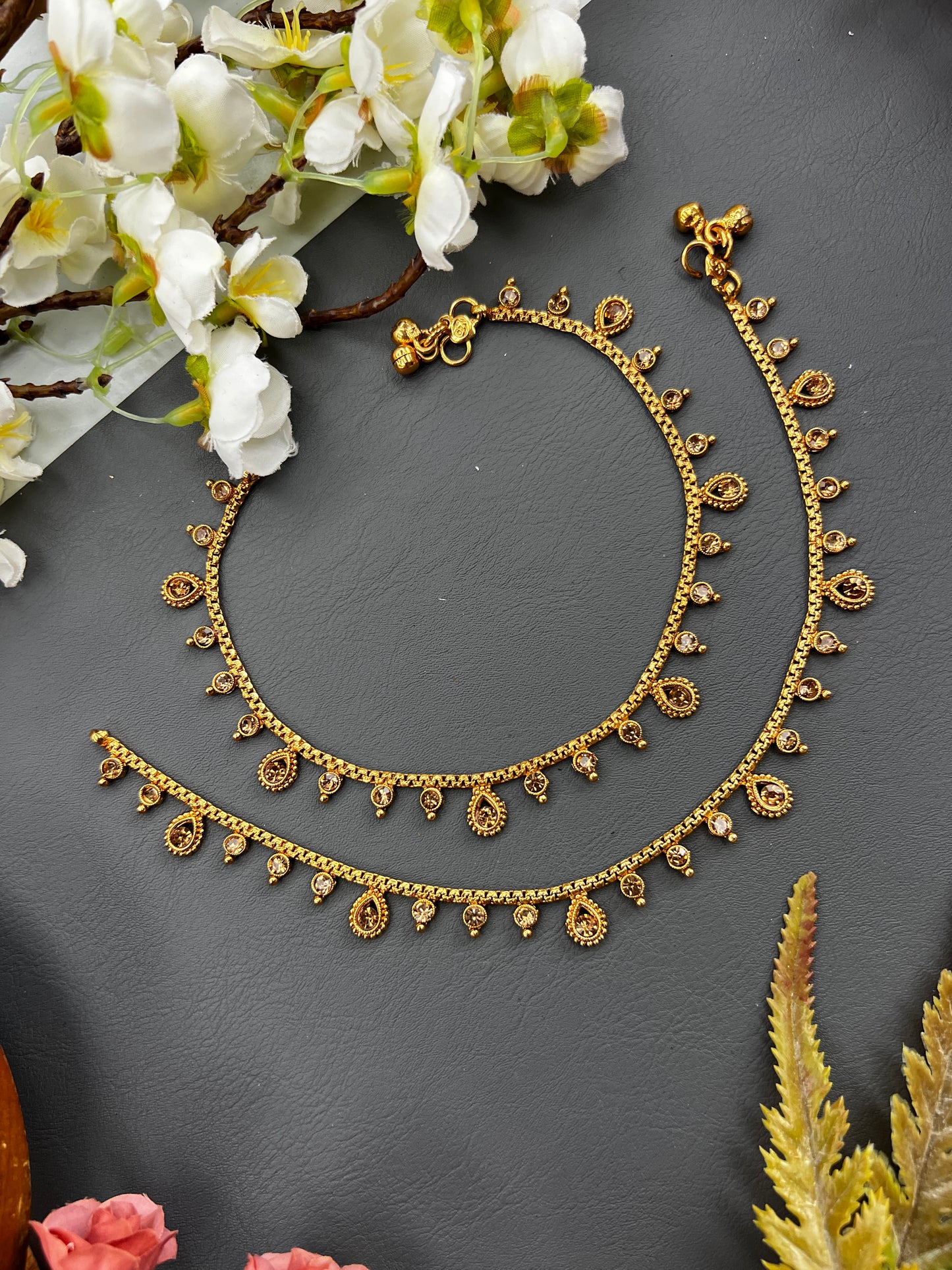 The Shahi Noor Teardrop Payals