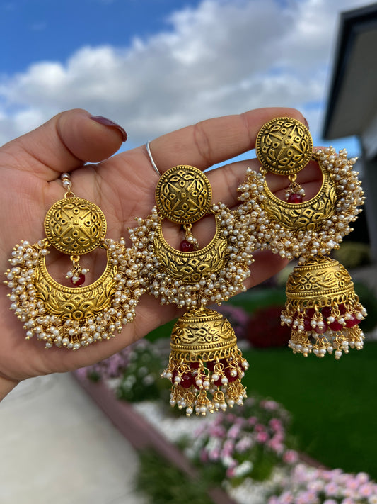 Ishavni Earrings & tikka set