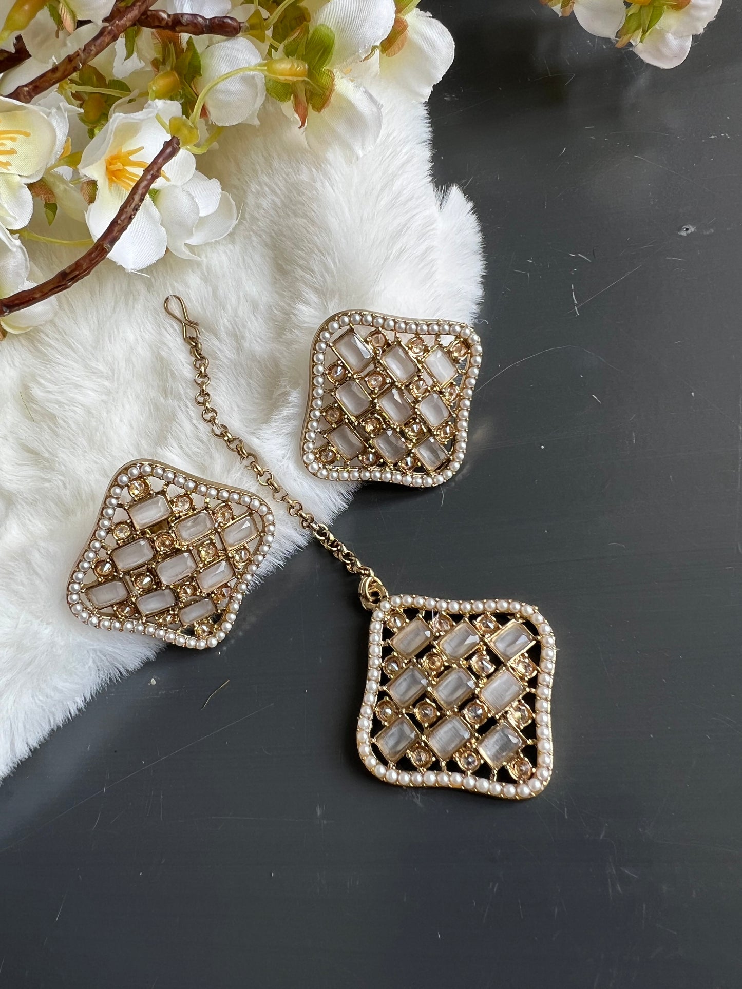 Kayra stud tikka set