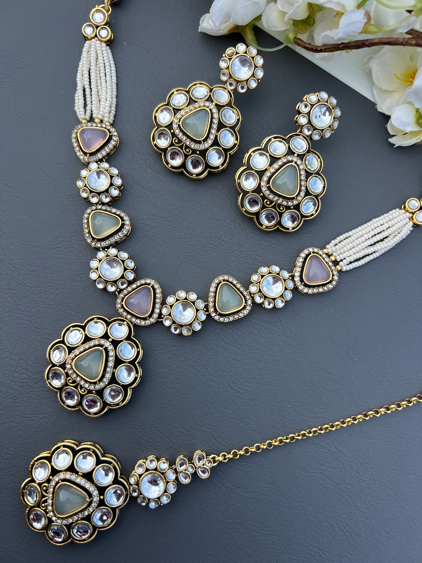 Pranita necklace set