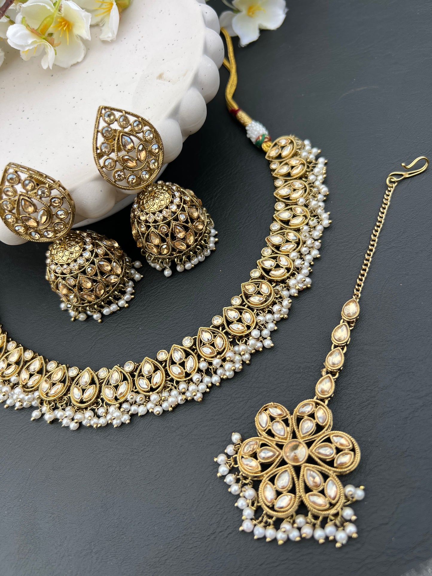 Roohani necklace set
