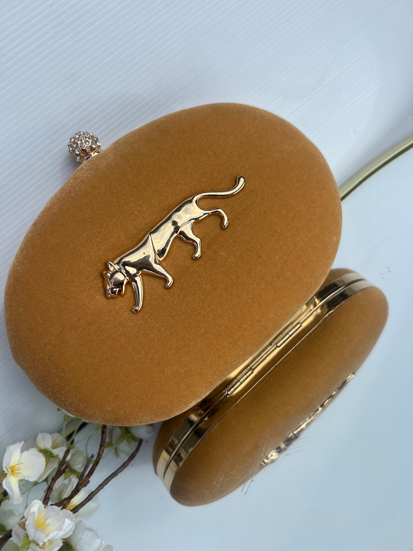 Sabya clutch