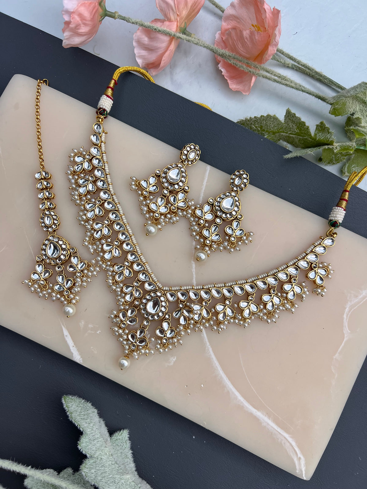 Hanvika kundan necklace set
