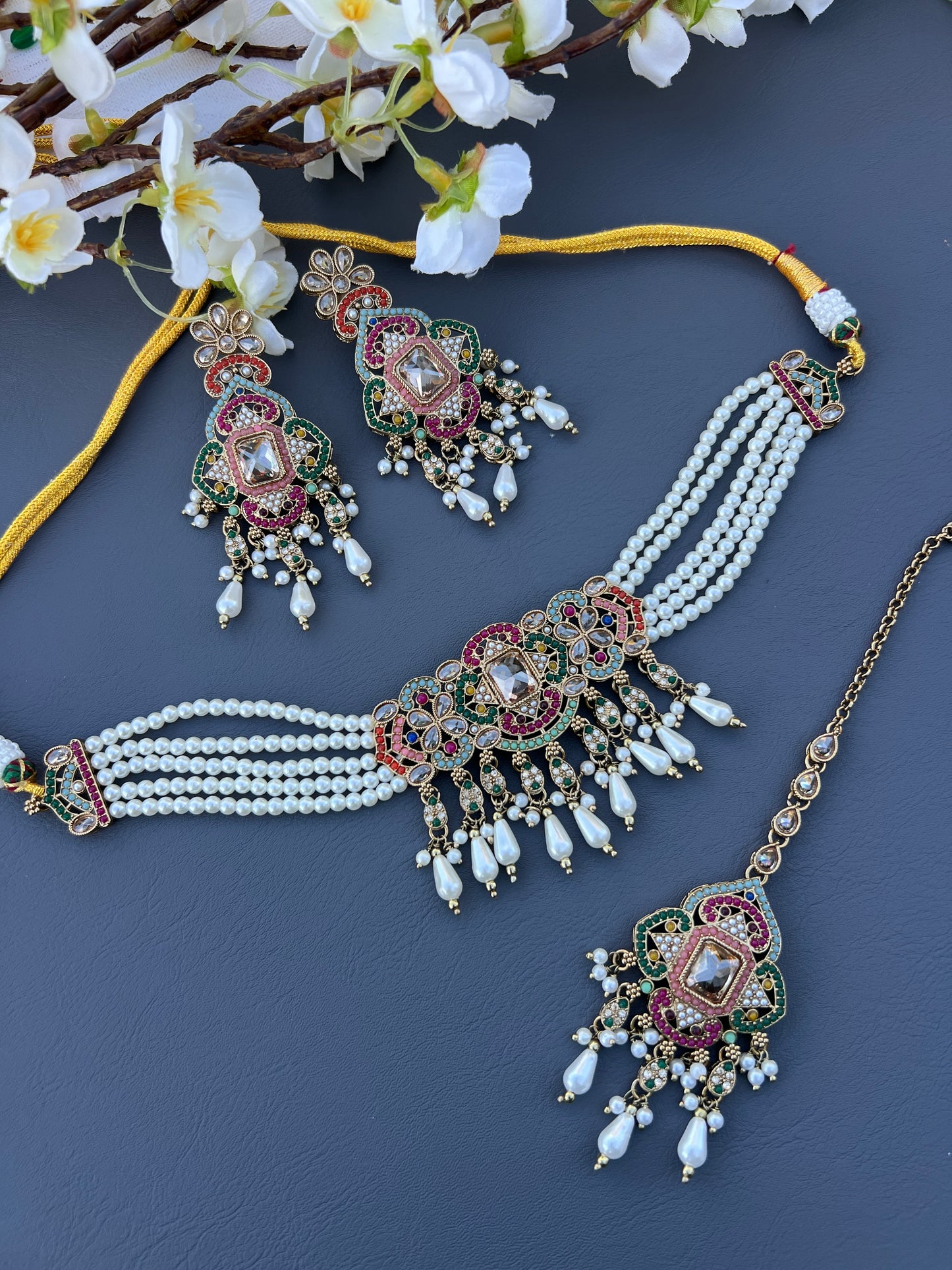 Inaya necklace set