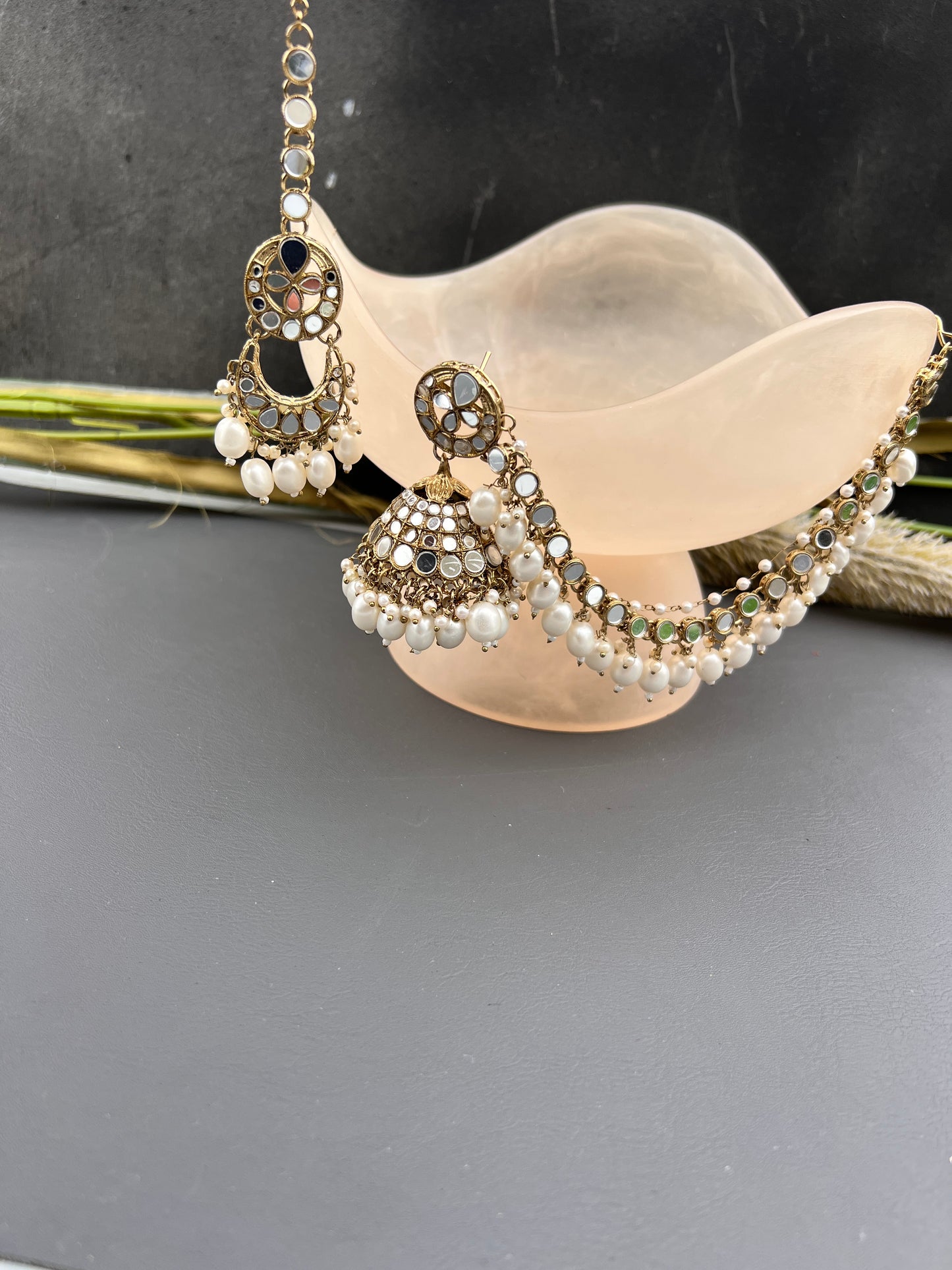 Lailah jhumka tikka set