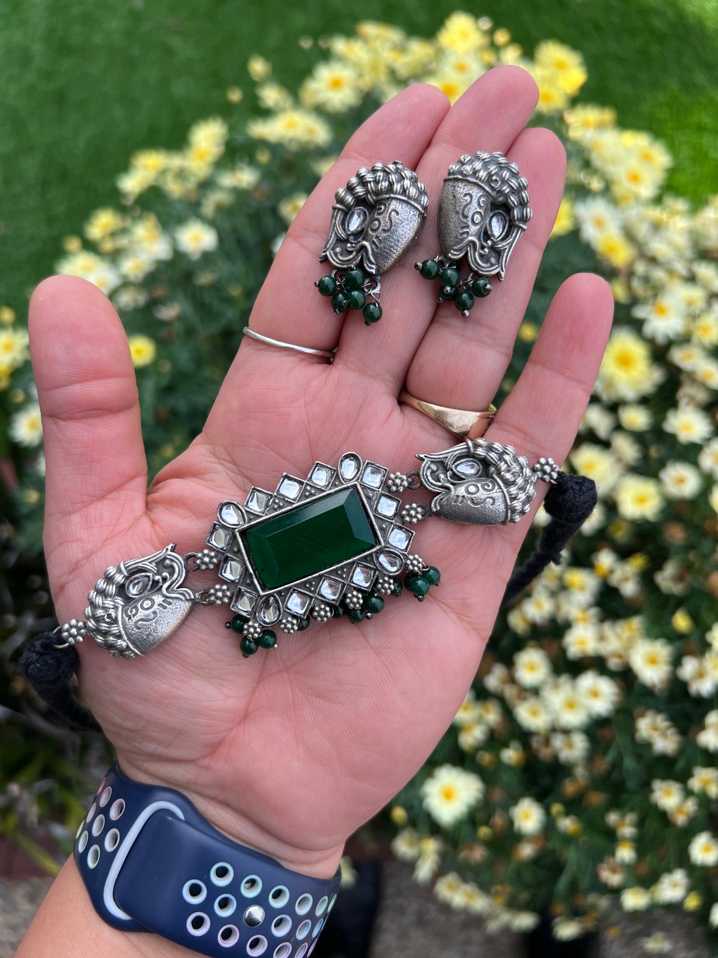 Lavnya choker set
