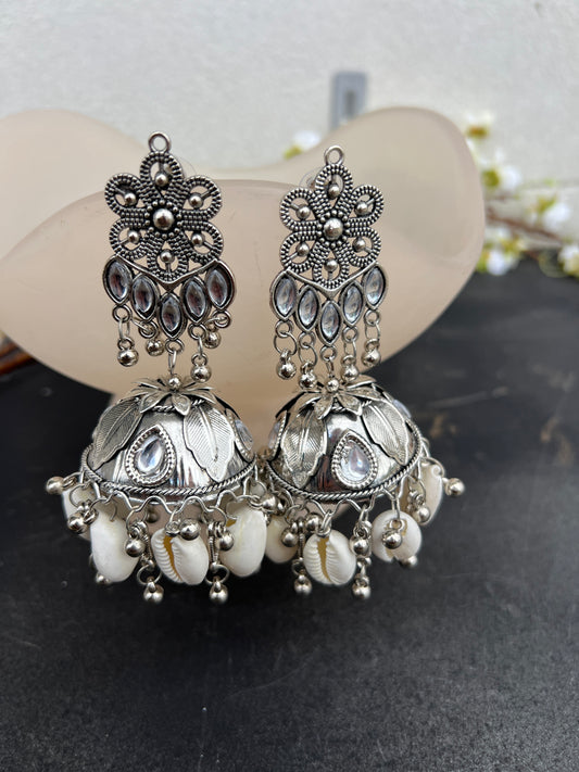 Meera jhumka