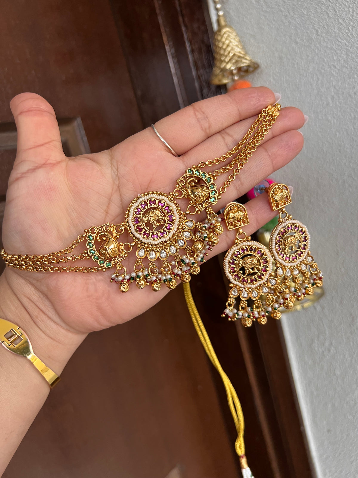 Aaria Heritage choker set