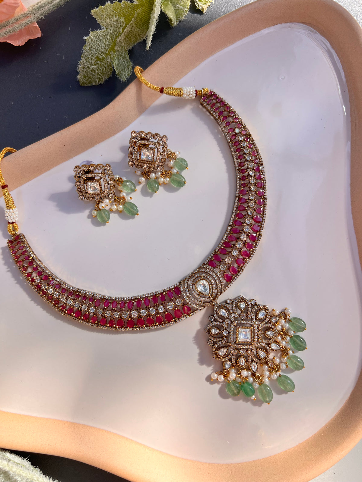 Navira Victorian necklace set