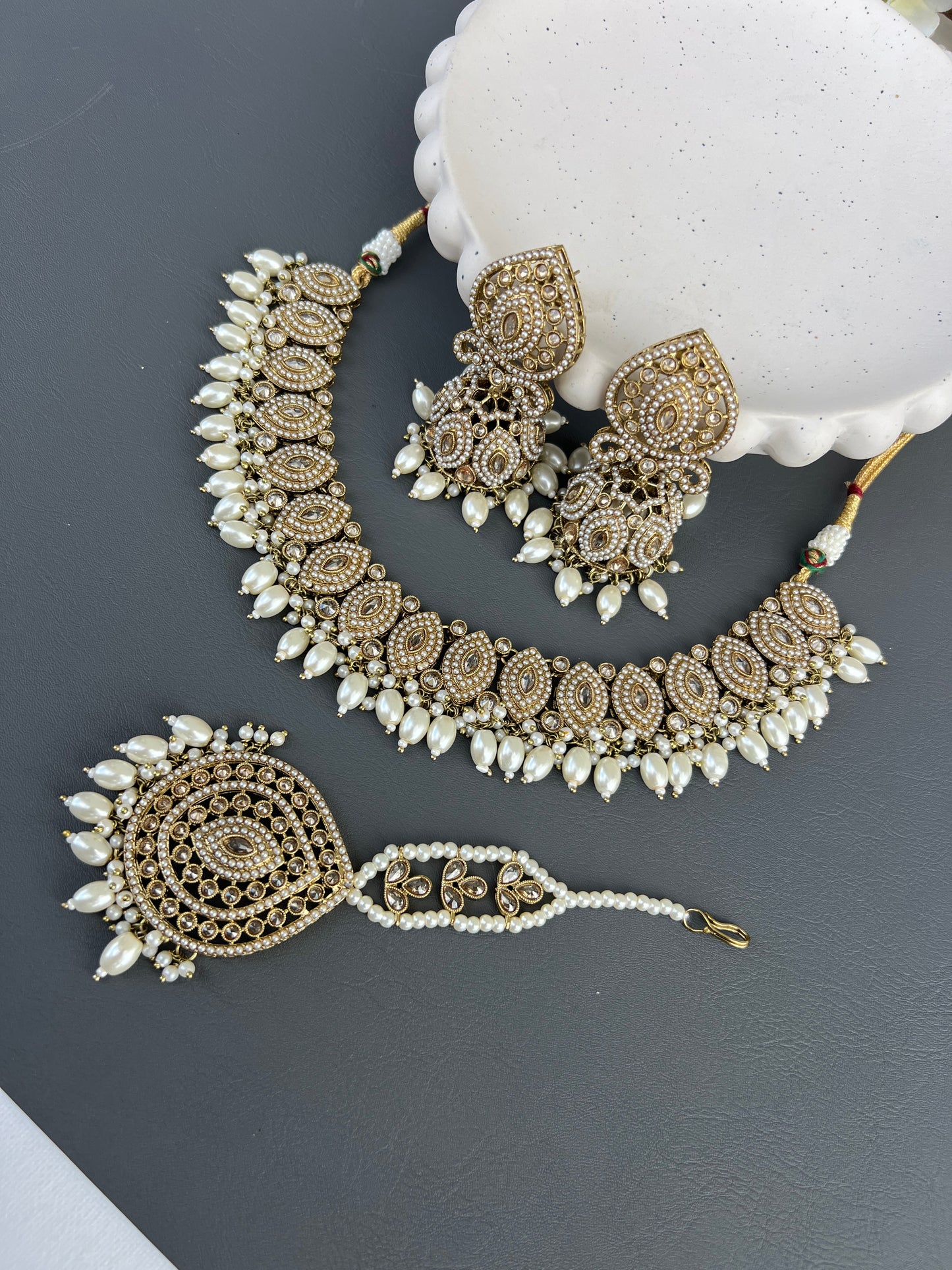 Kamya necklace set