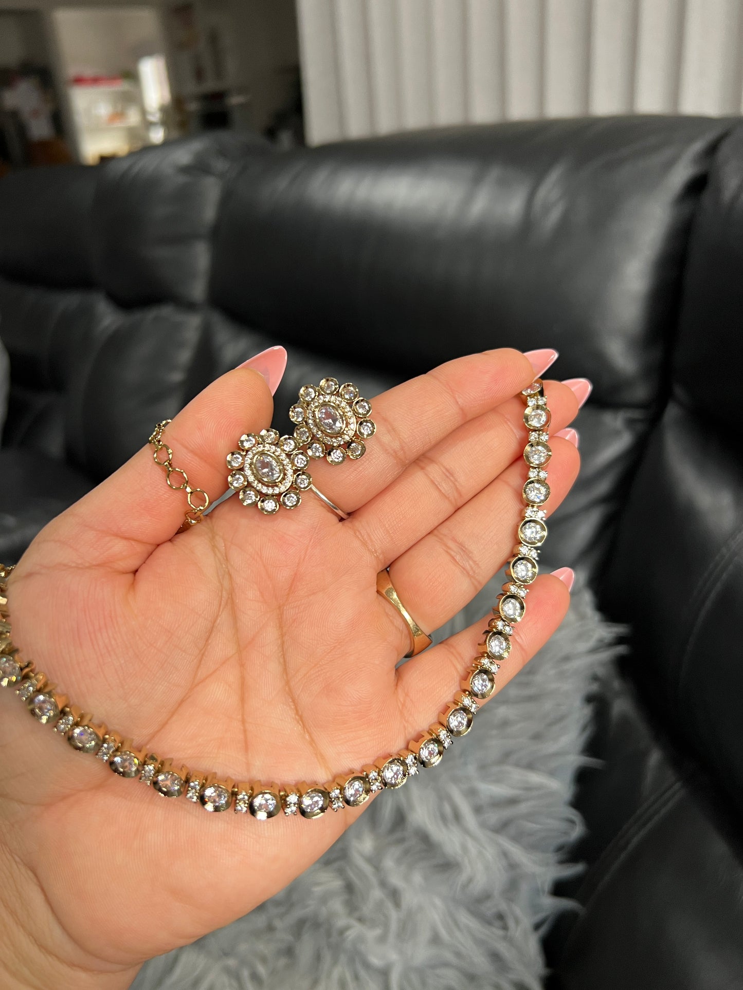 Ria Victorian Delicate
Necklace set