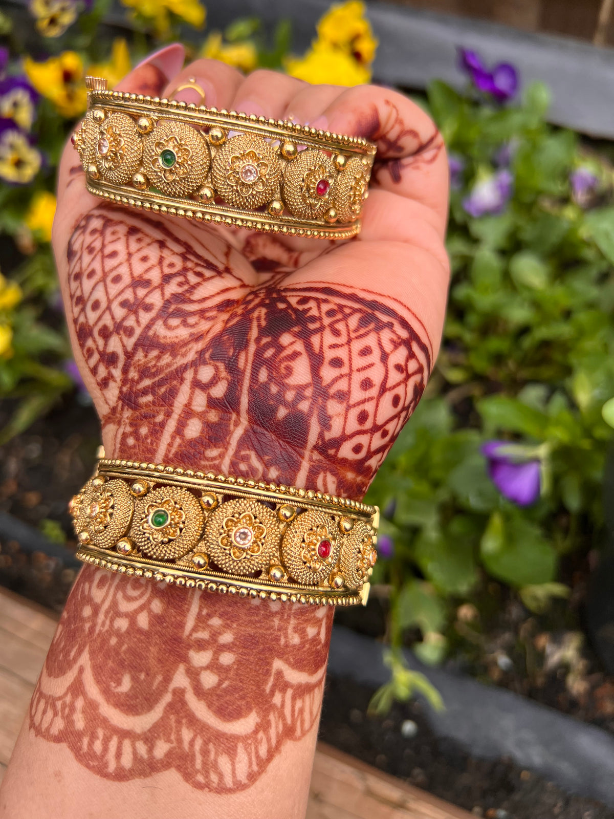 Diva gold plated openable bangels
